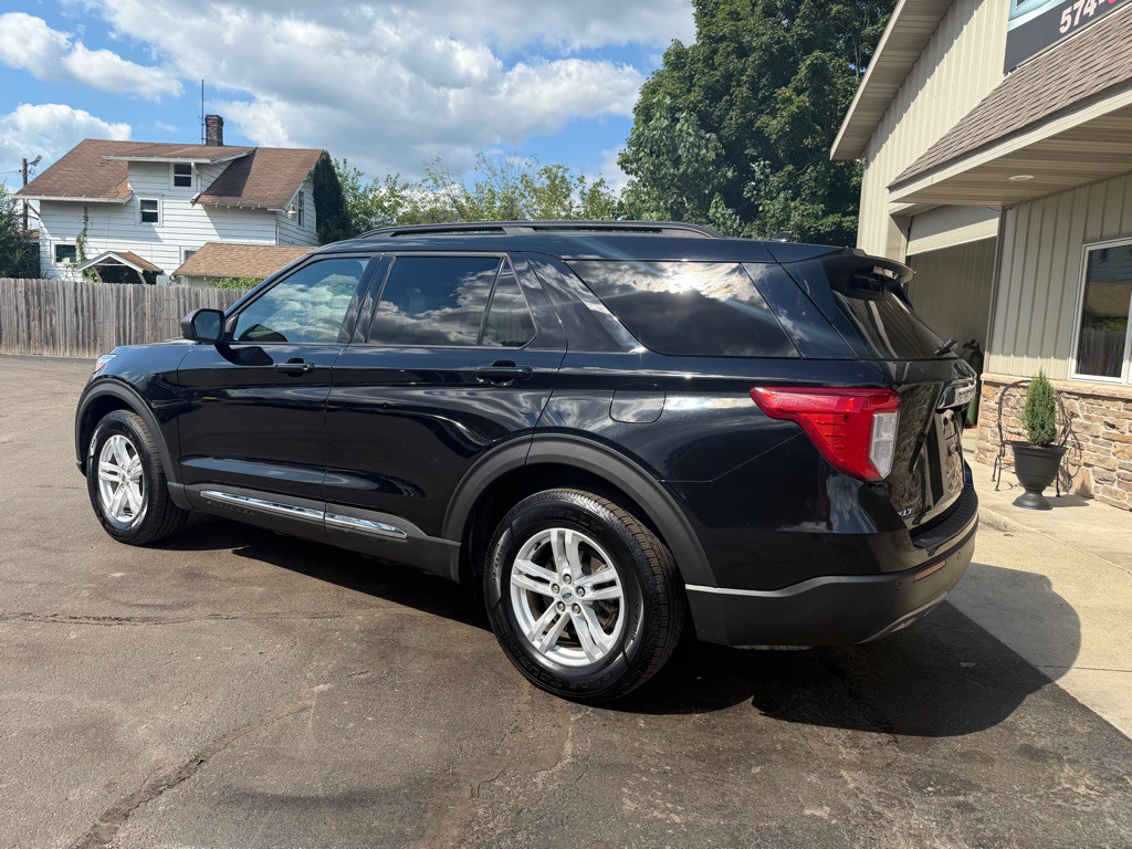 2020 Ford Explorer Image 2