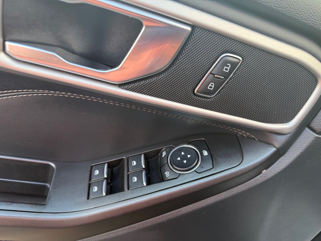 2020 Ford Explorer Image 21