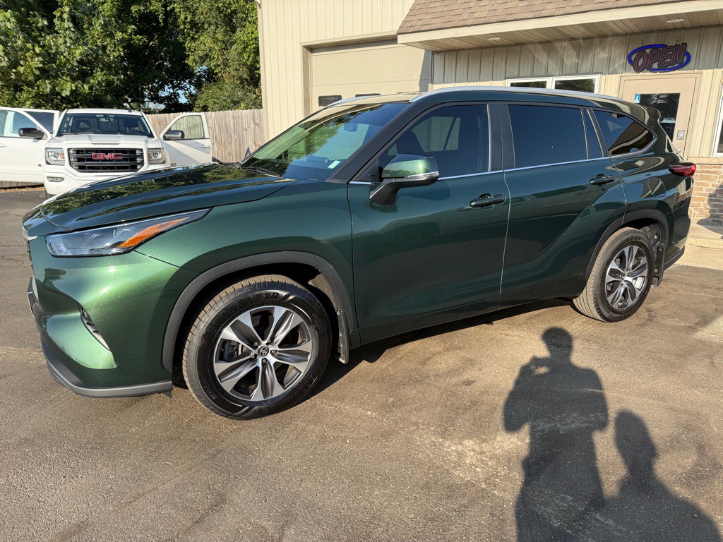 2023 Toyota Highlander Image 2