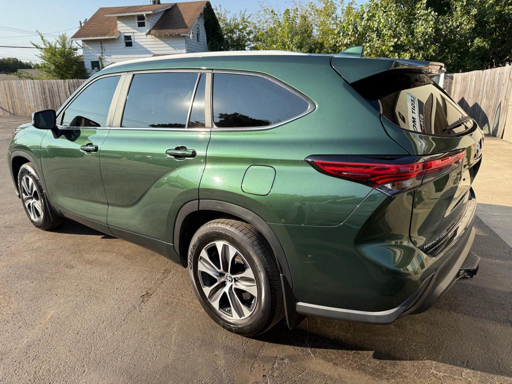 2023 Toyota Highlander Image 3
