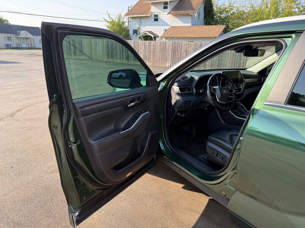 2023 Toyota Highlander Image 8