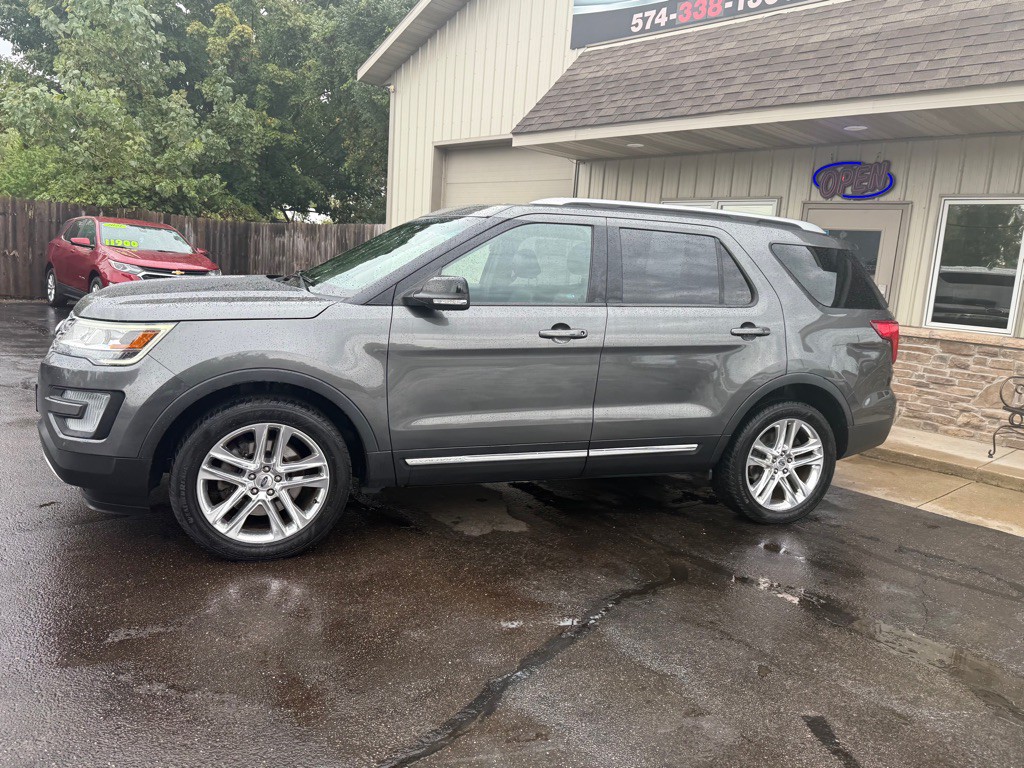2016 Ford Explorer Image 2