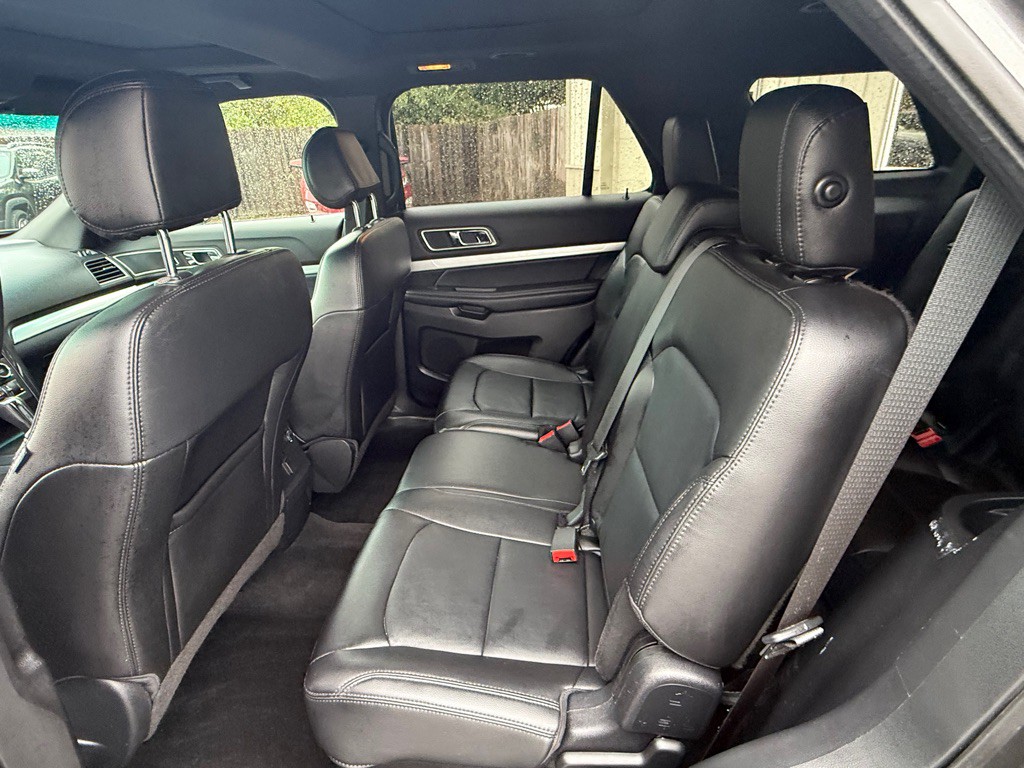 2016 Ford Explorer Image 18