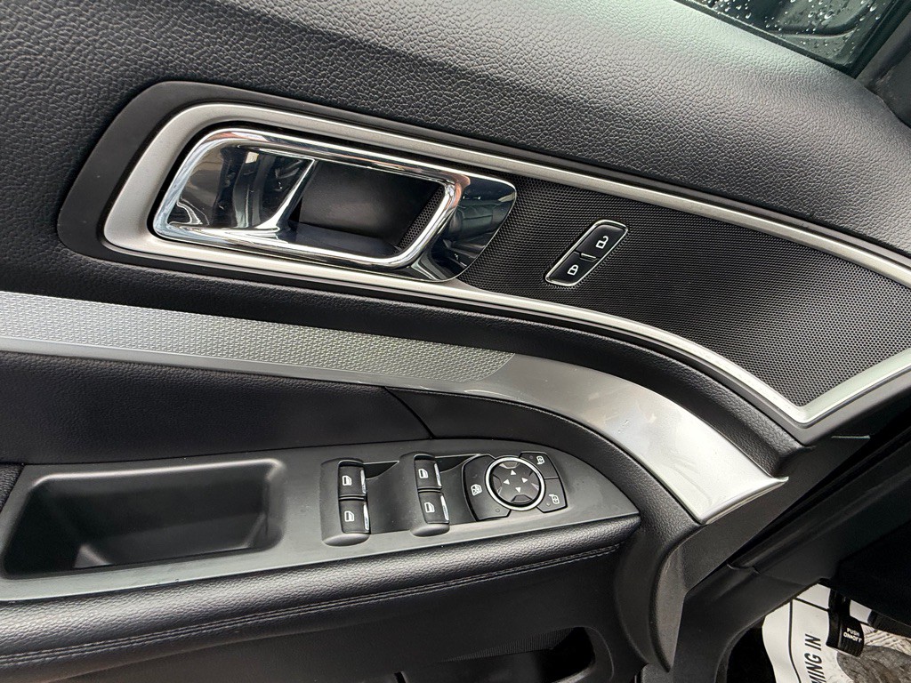 2016 Ford Explorer Image 28