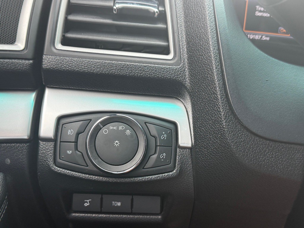 2016 Ford Explorer Image 29