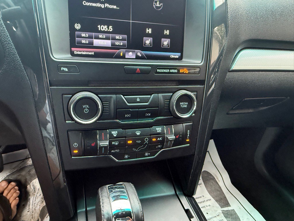 2016 Ford Explorer Image 34