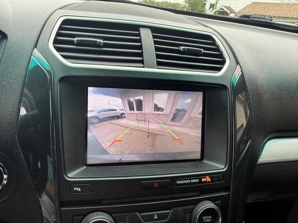2016 Ford Explorer Image 35