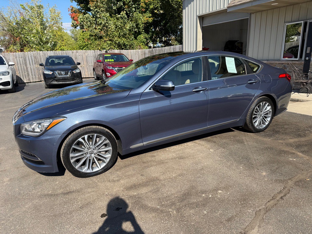 2015 Hyundai Genesis Image 2