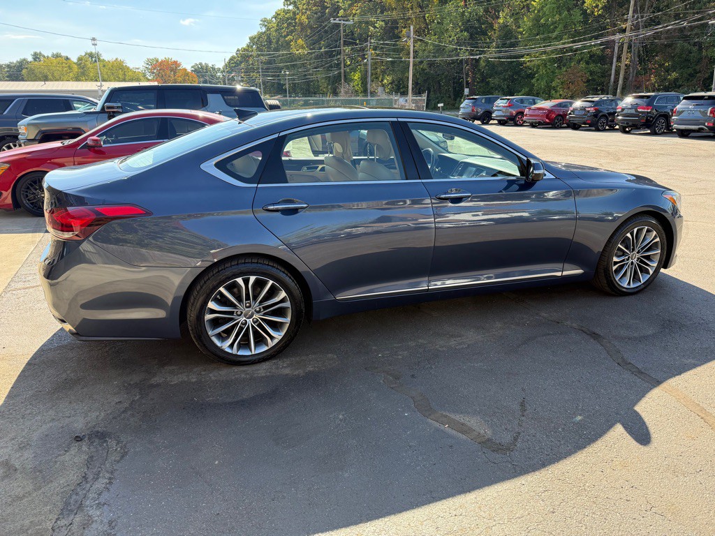 2015 Hyundai Genesis Image 6