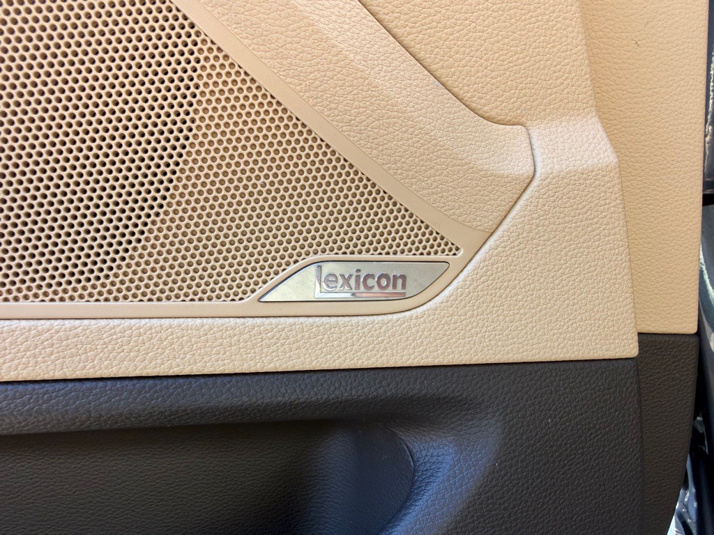 2015 Hyundai Genesis Image 11