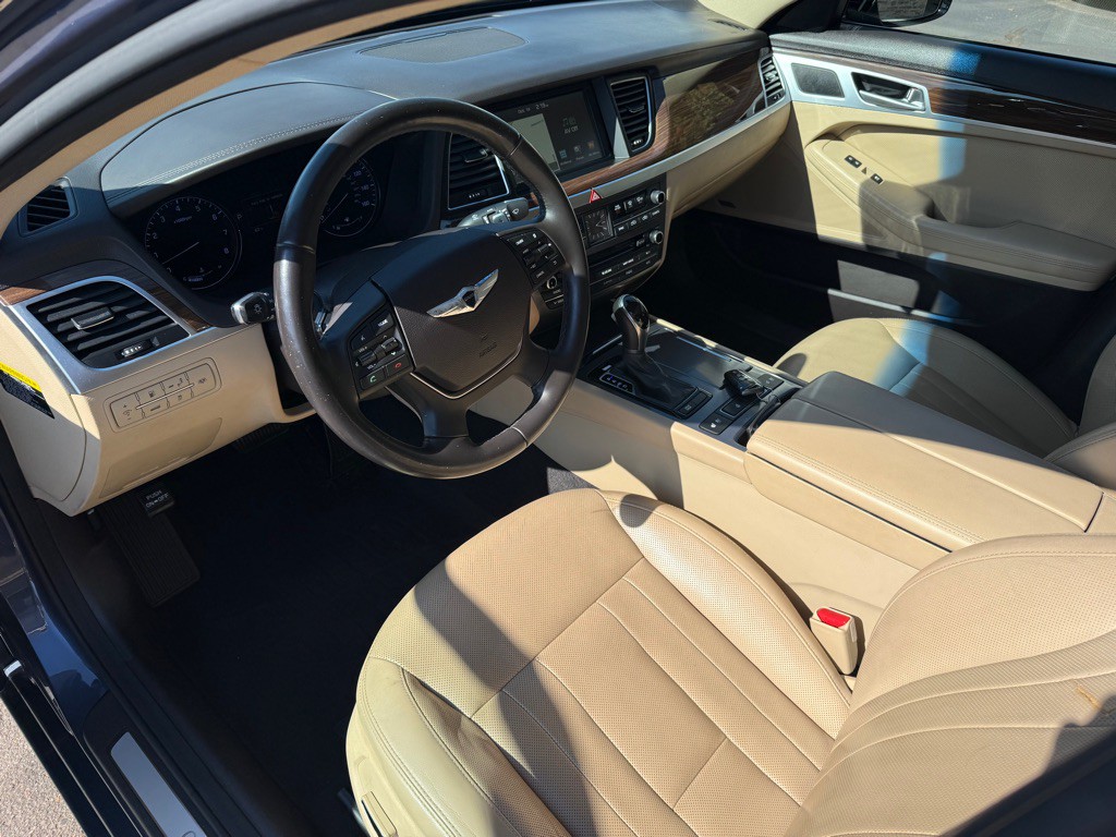2015 Hyundai Genesis Image 12