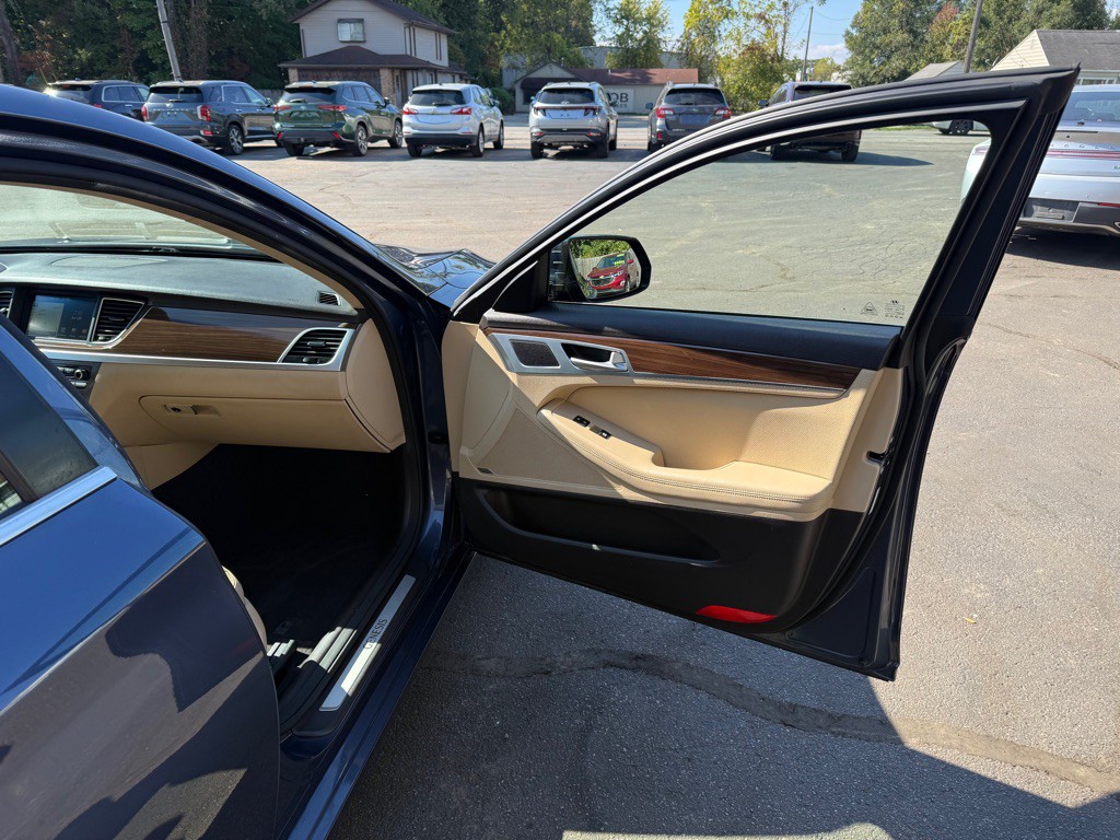 2015 Hyundai Genesis Image 20