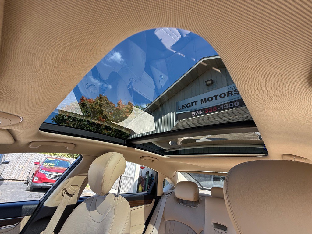 2015 Hyundai Genesis Image 24