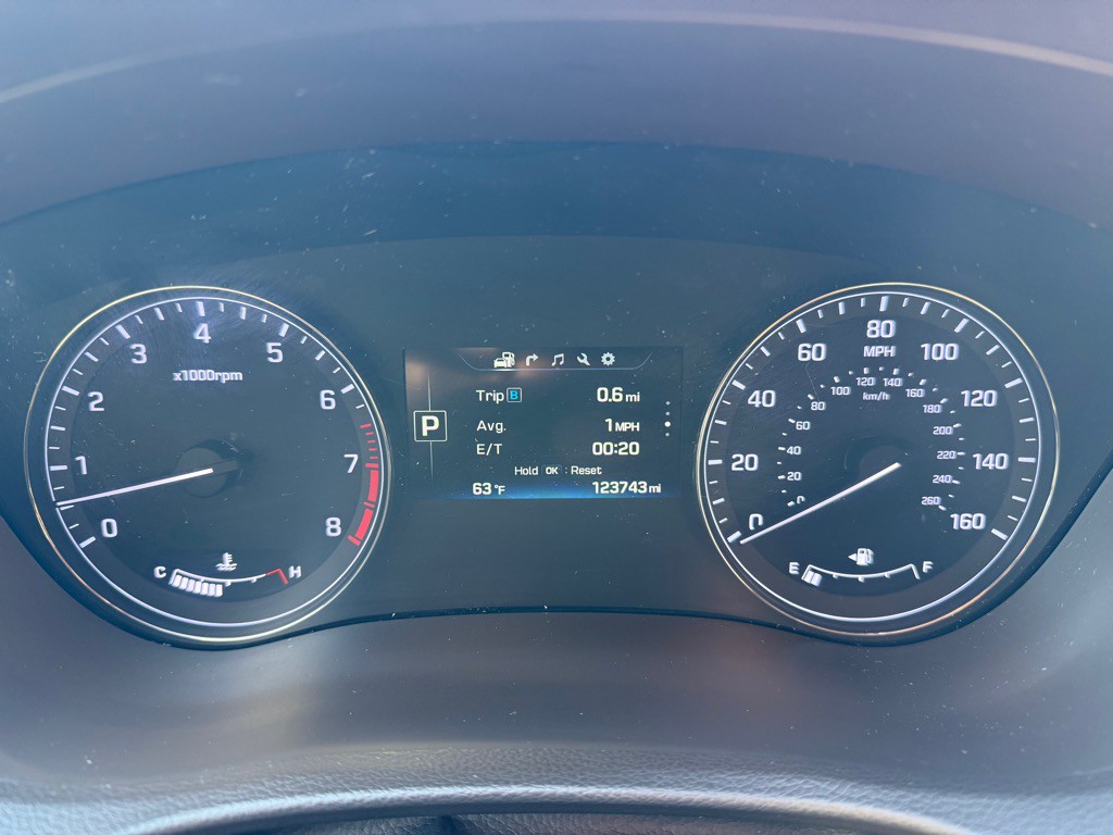 2015 Hyundai Genesis Image 25