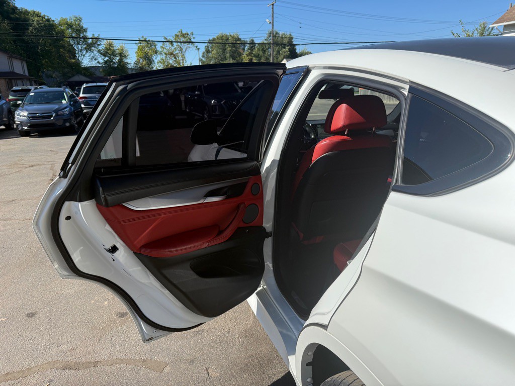 2015 BMW X6 Image 11
