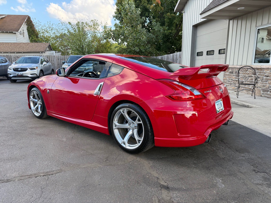 2011 Nissan 370Z Image 2