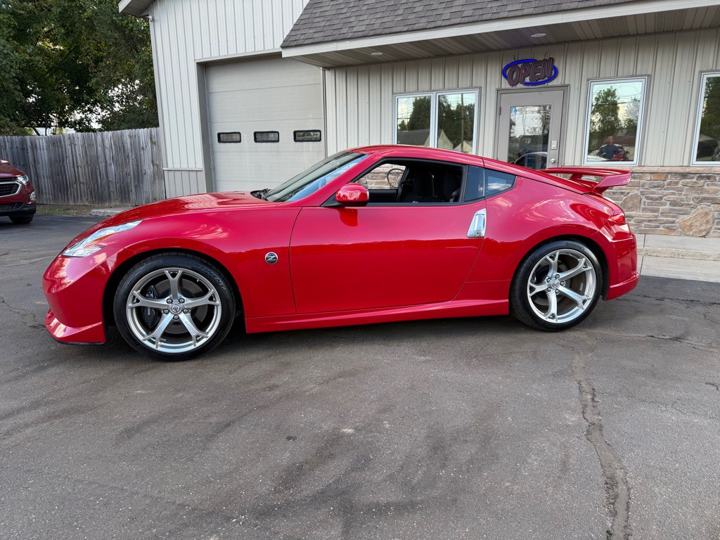 2011 Nissan 370Z Image 4