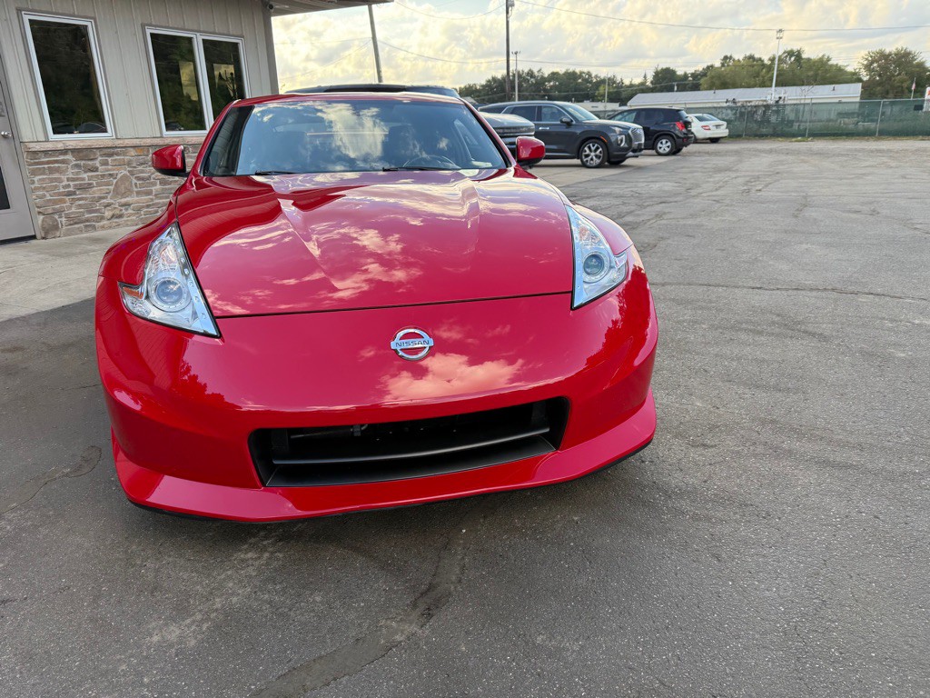 2011 Nissan 370Z Image 11