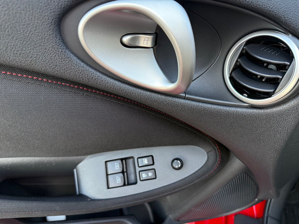 2011 Nissan 370Z Image 14
