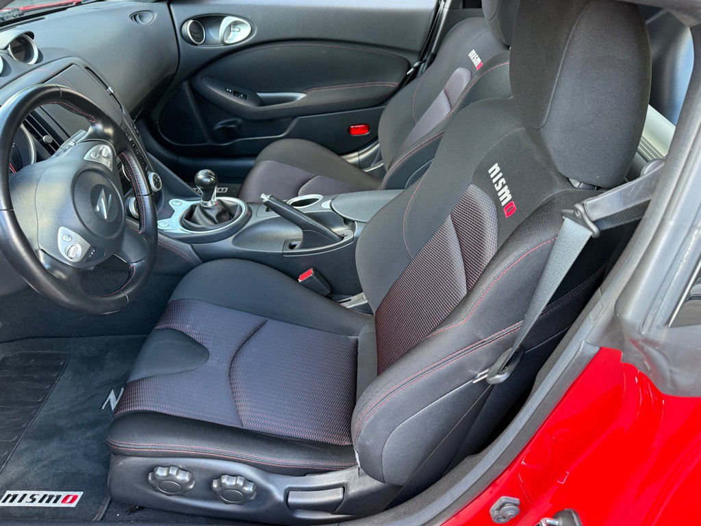 2011 Nissan 370Z Image 16