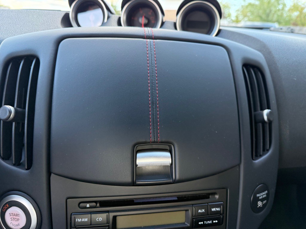 2011 Nissan 370Z Image 18