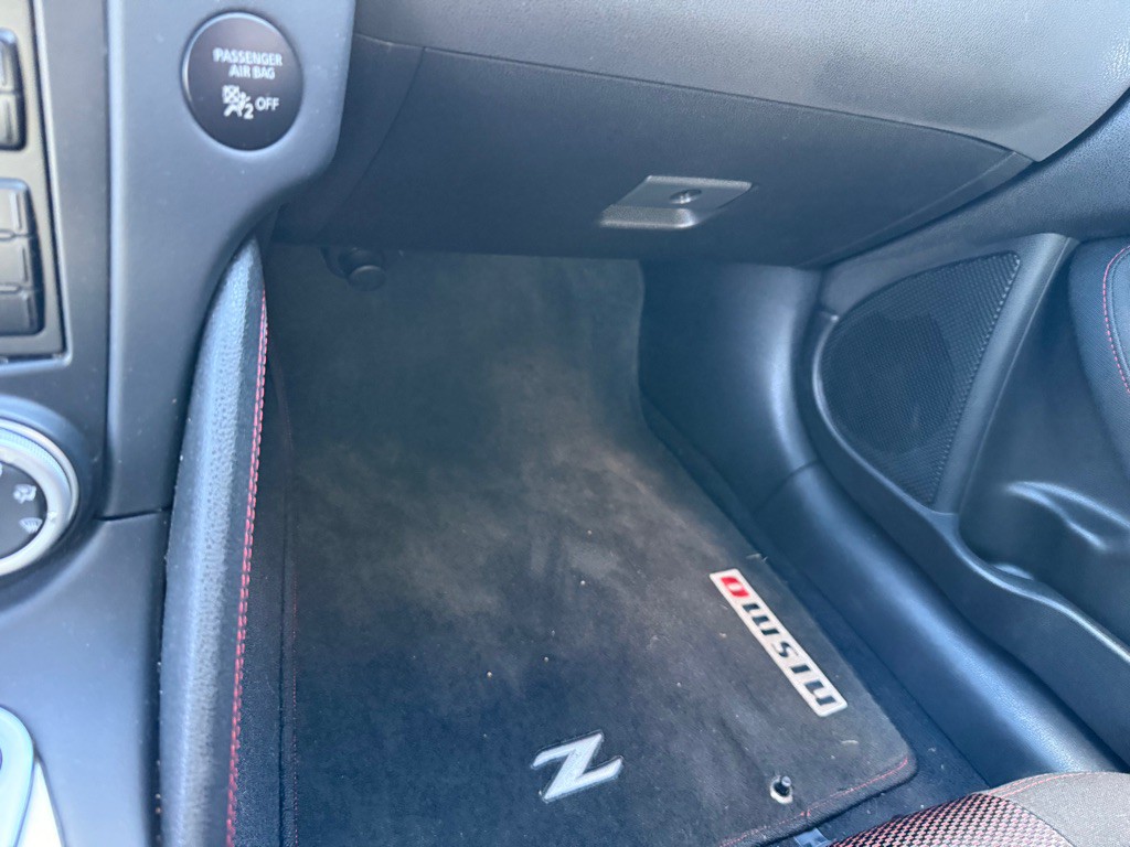 2011 Nissan 370Z Image 22