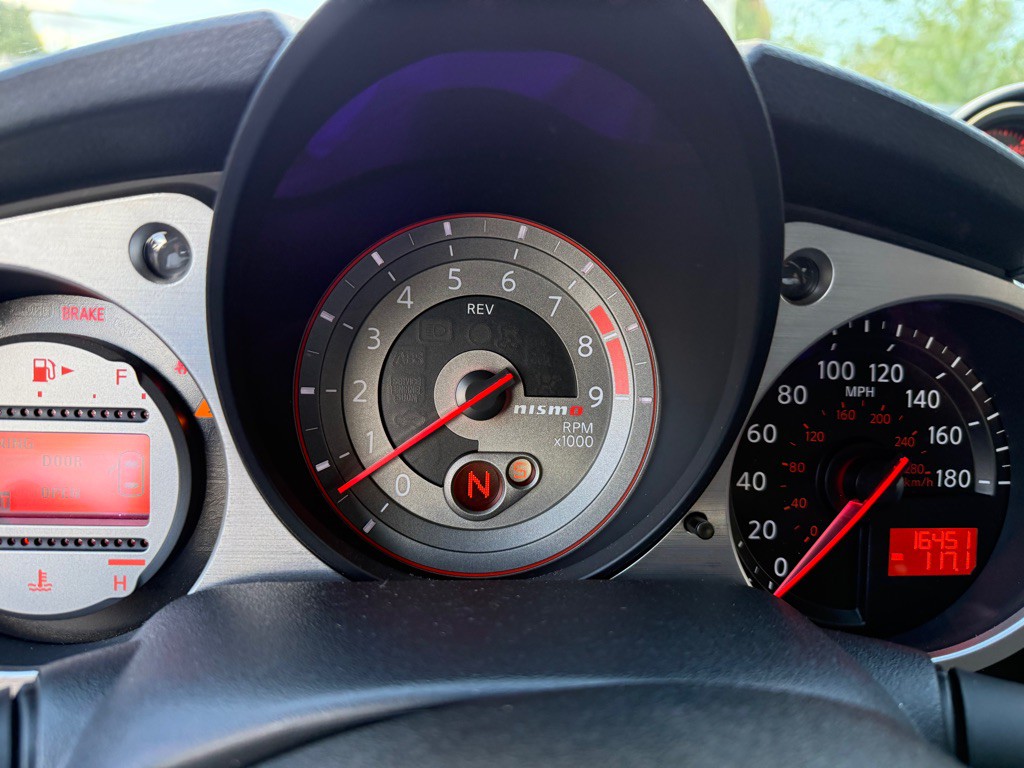2011 Nissan 370Z Image 23