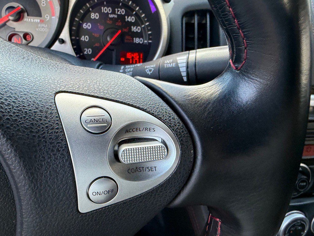 2011 Nissan 370Z Image 24