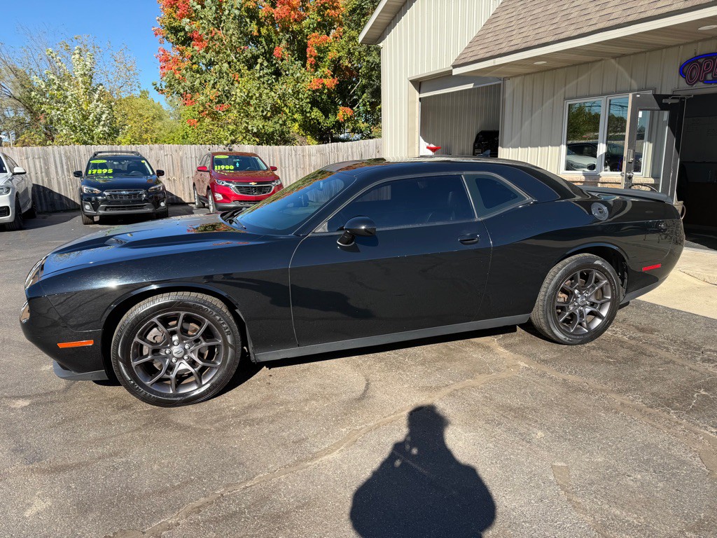 2018 Dodge Challenger Image 2
