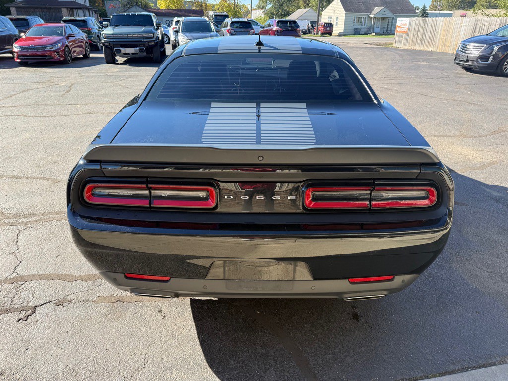 2018 Dodge Challenger Image 4