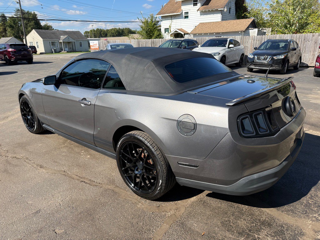2010 Ford Mustang Image 3
