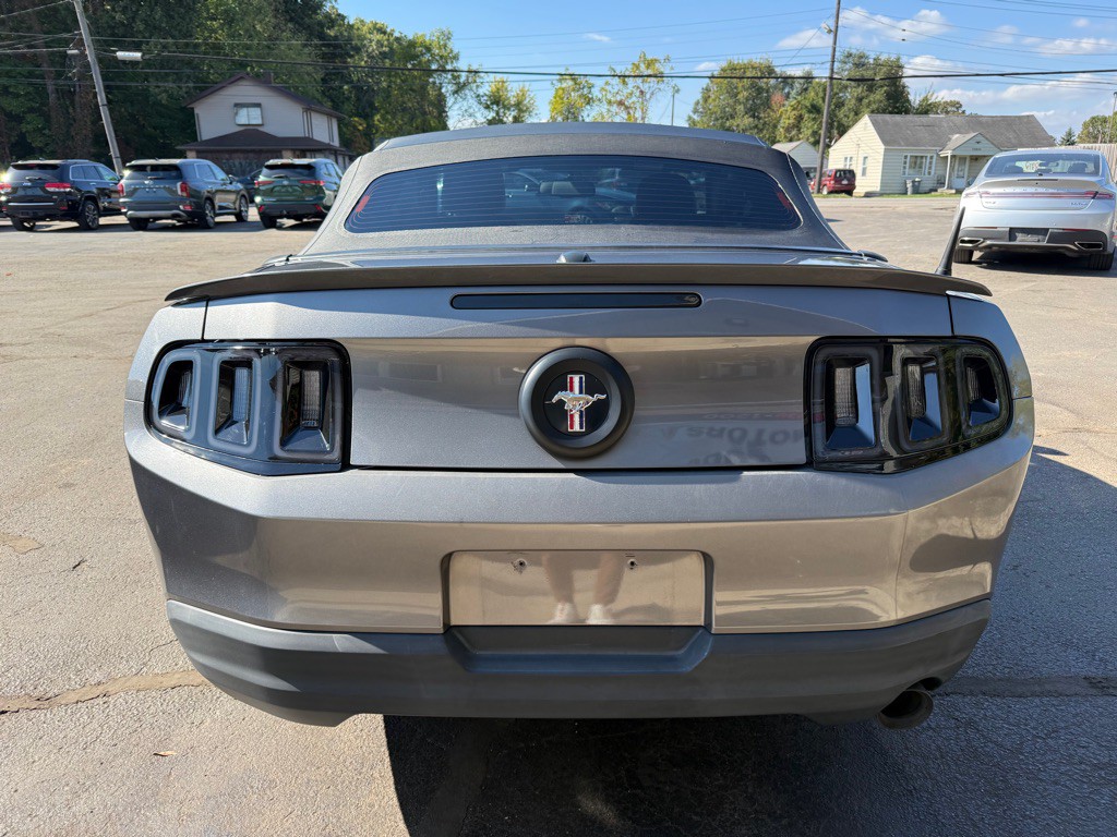 2010 Ford Mustang Image 4