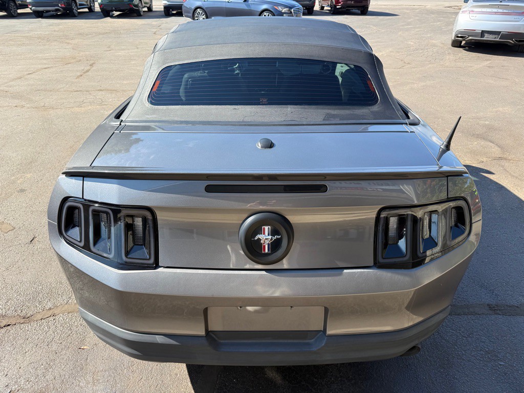 2010 Ford Mustang Image 5