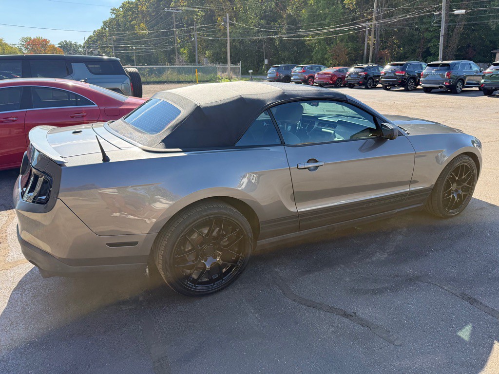 2010 Ford Mustang Image 6