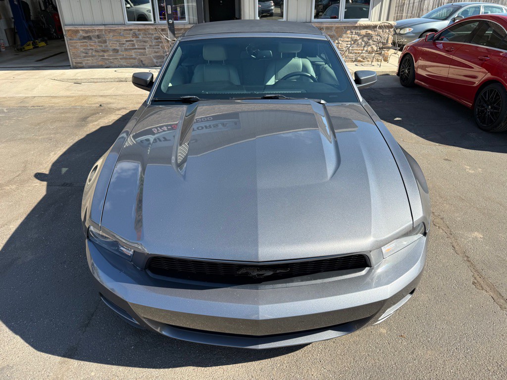 2010 Ford Mustang Image 8