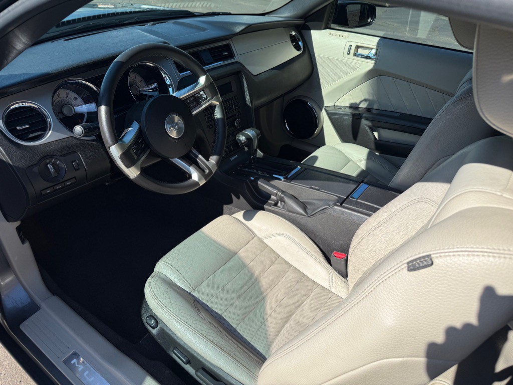 2010 Ford Mustang Image 11