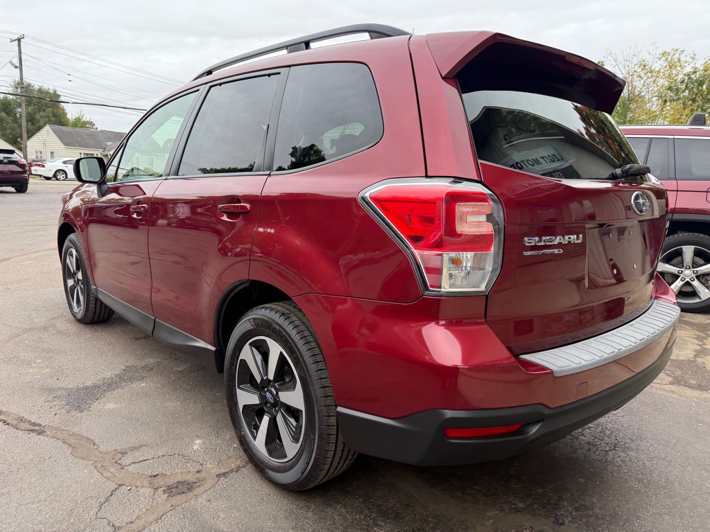 2017 Subaru Forester Image 3