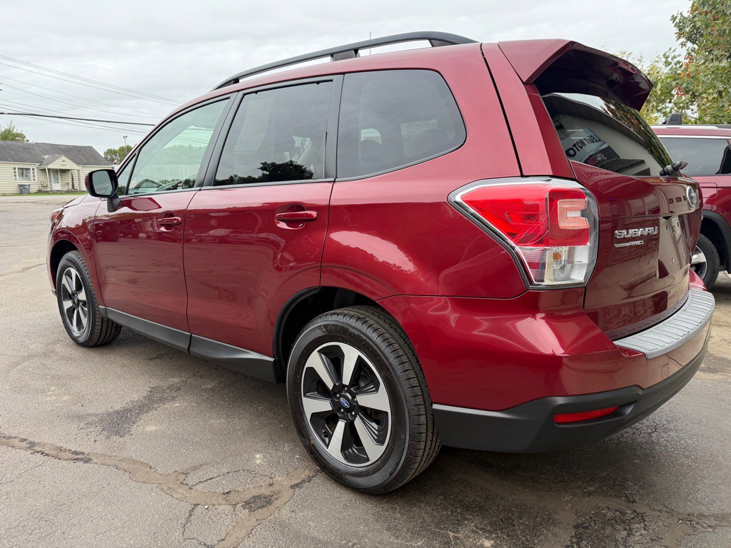 2017 Subaru Forester Image 5