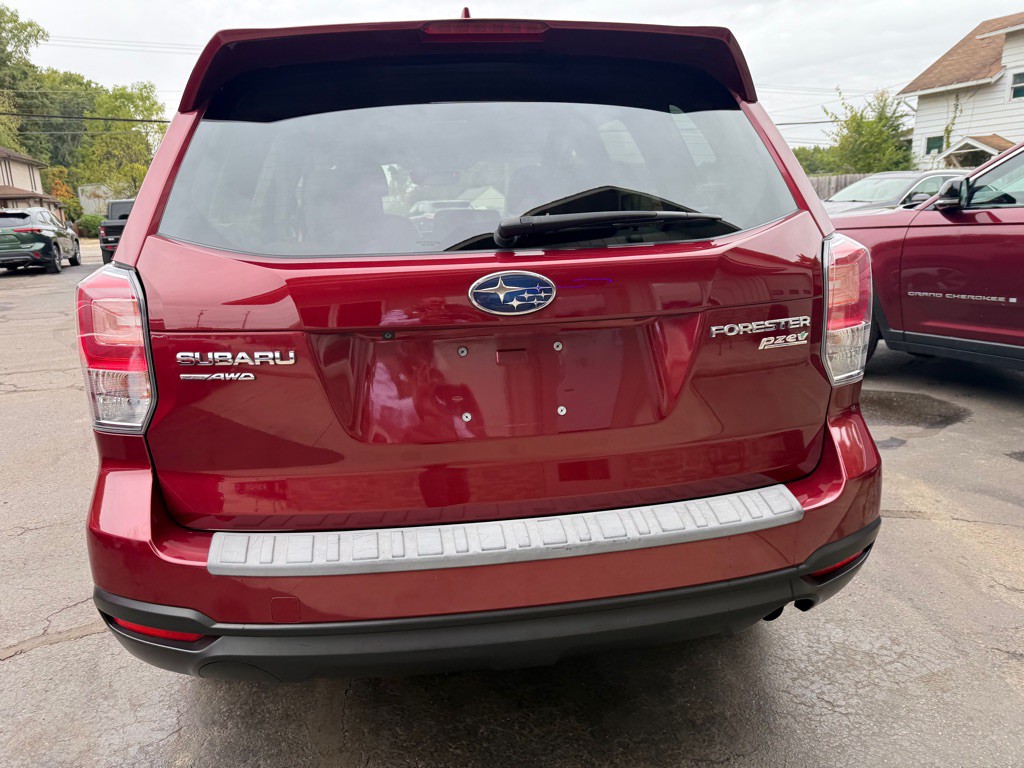 2017 Subaru Forester Image 6