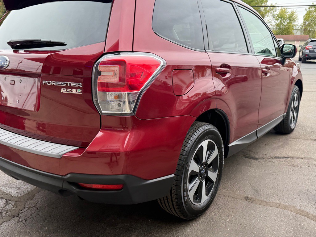 2017 Subaru Forester Image 8