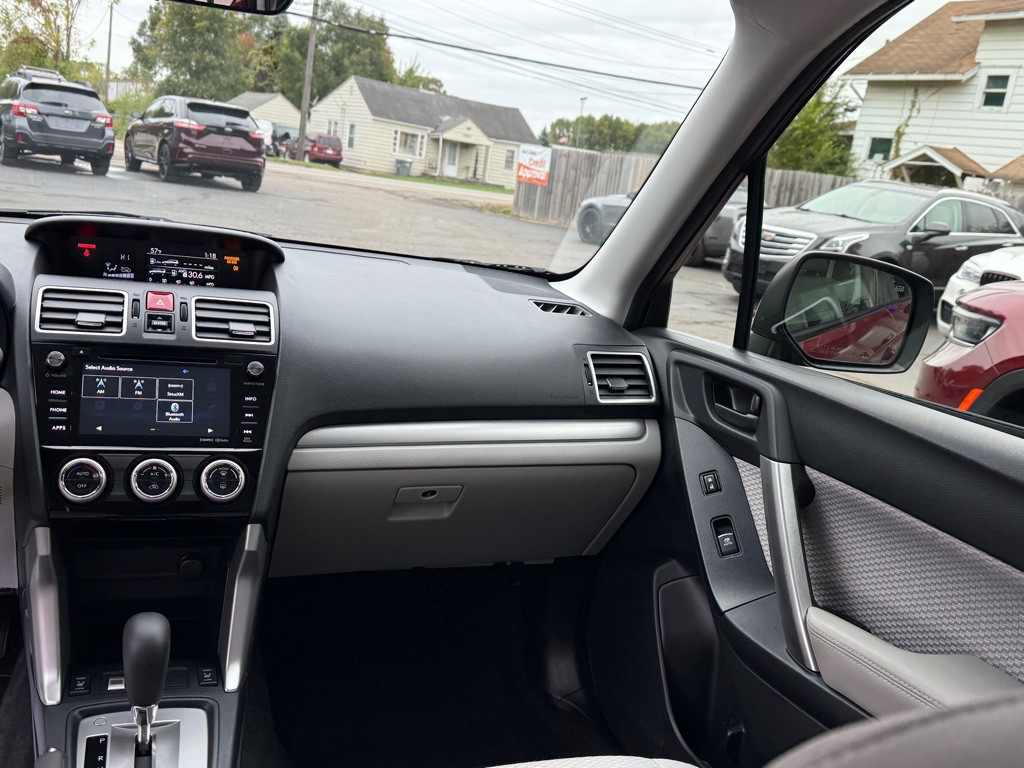 2017 Subaru Forester Image 17