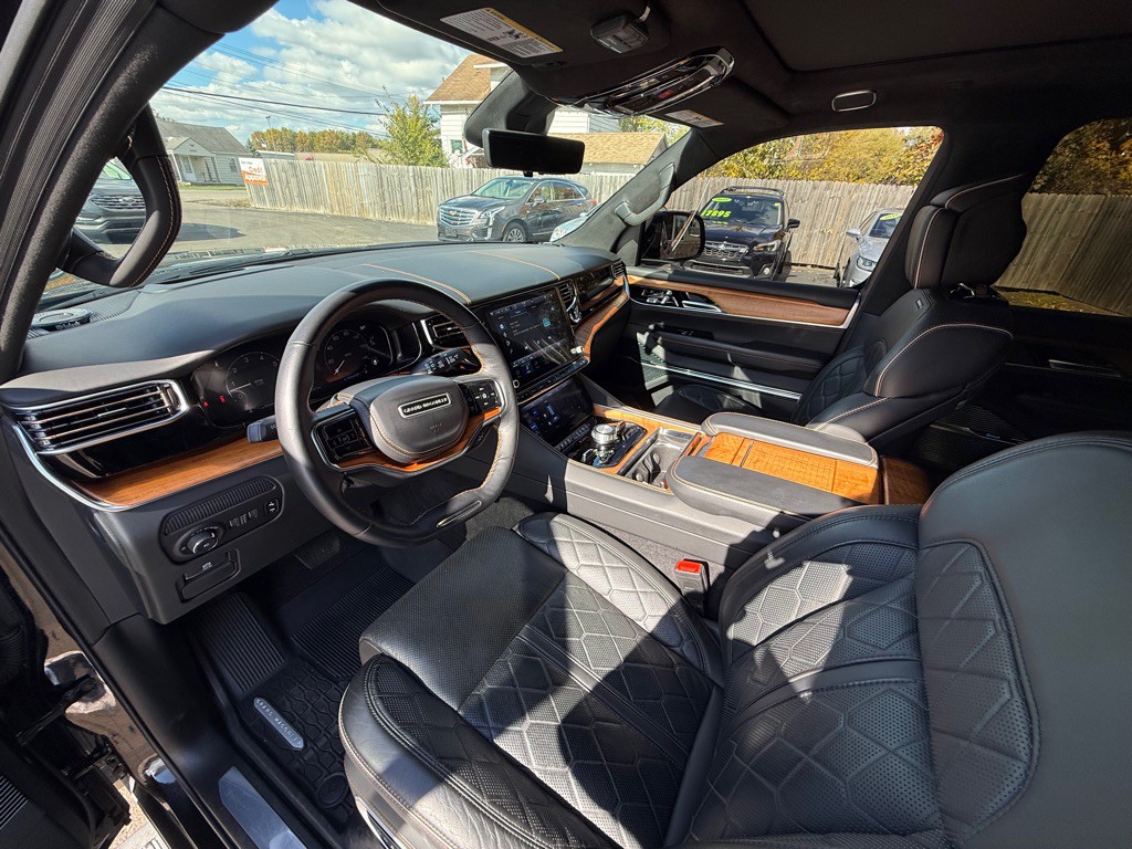 2023 Jeep Grand Cherokee Image 9