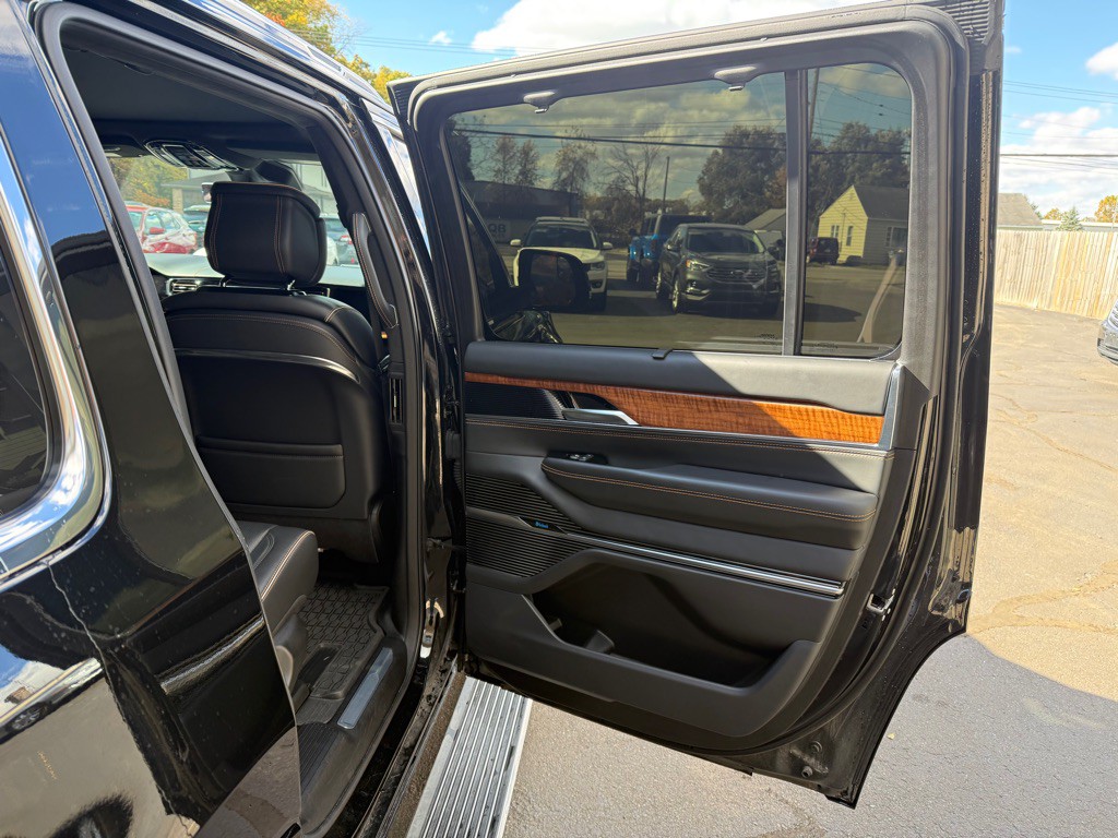 2023 Jeep Grand Cherokee Image 14