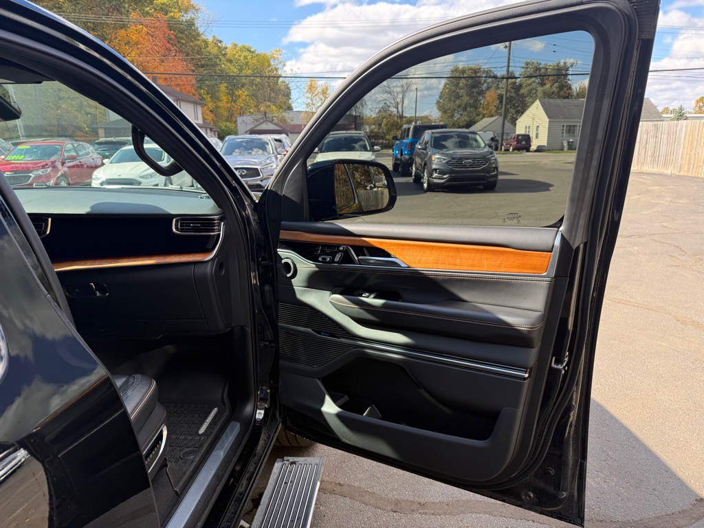 2023 Jeep Grand Cherokee Image 19