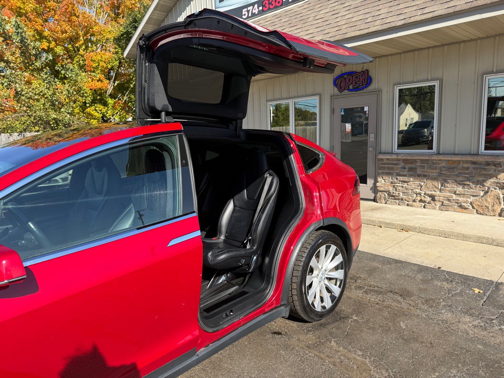 2020 Tesla Model X Image 12