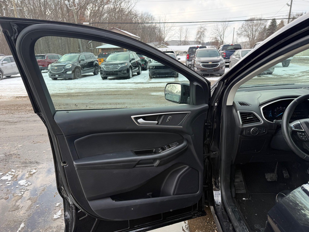 2020 Ford Edge Image 11