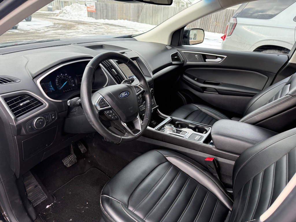 2020 Ford Edge Image 12