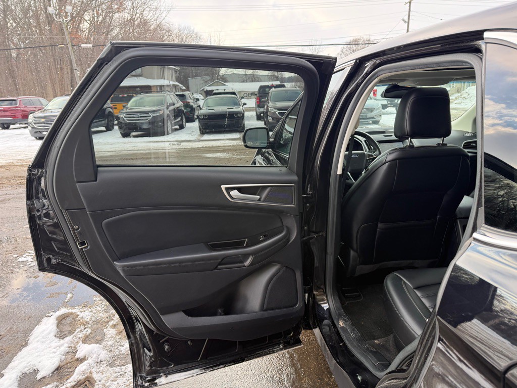 2020 Ford Edge Image 13