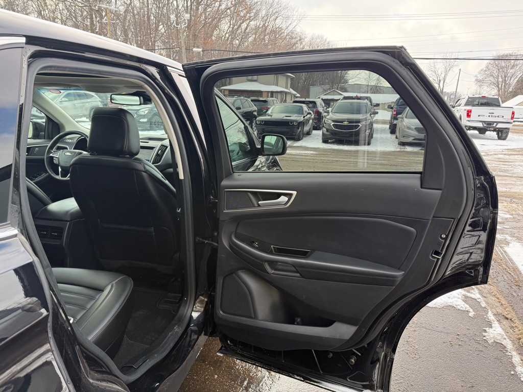 2020 Ford Edge Image 17