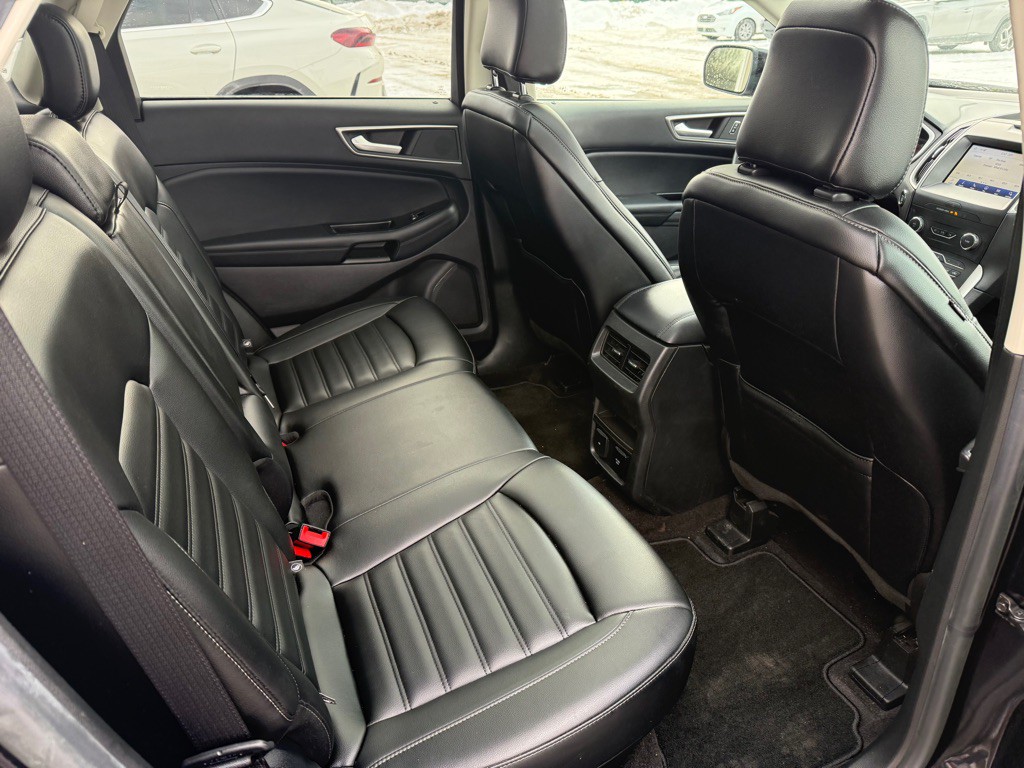 2020 Ford Edge Image 18